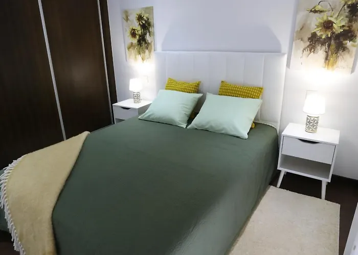 Casa Do Pessegueiro מירנדלה